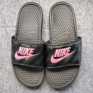 Women’s Black/Pink Nike Slides Sandals Sz 9 (Used)